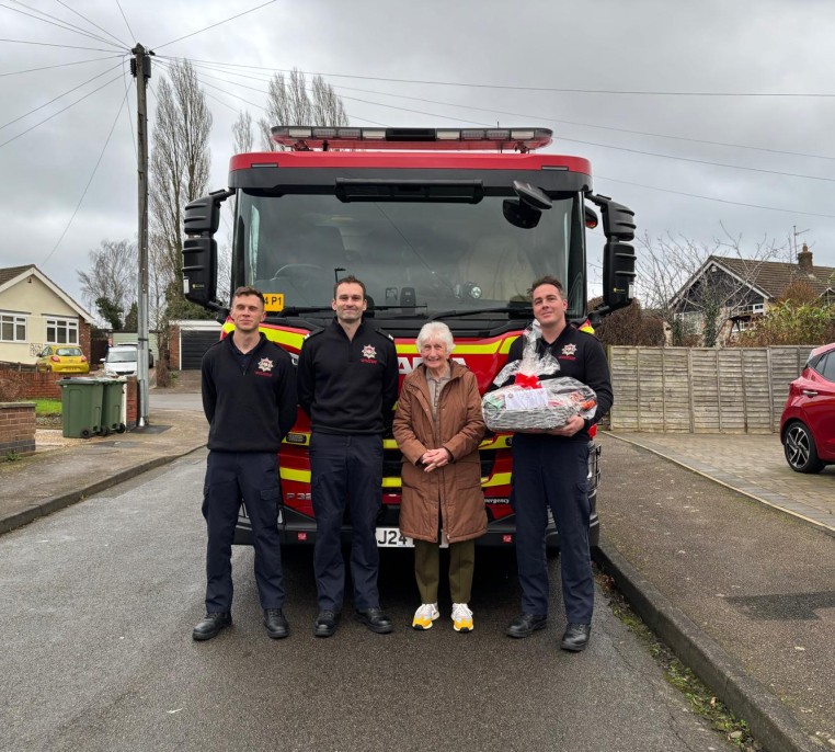 Firefighters deliver Christmas hampers to retired colleagues, widows and widowers